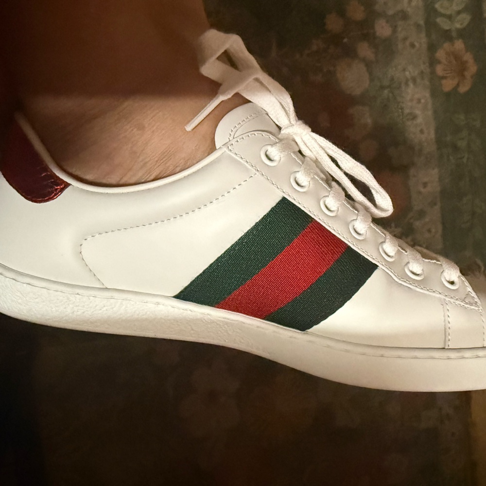 Gucci White Leather Low-Top Sneaker with Red & Green Web